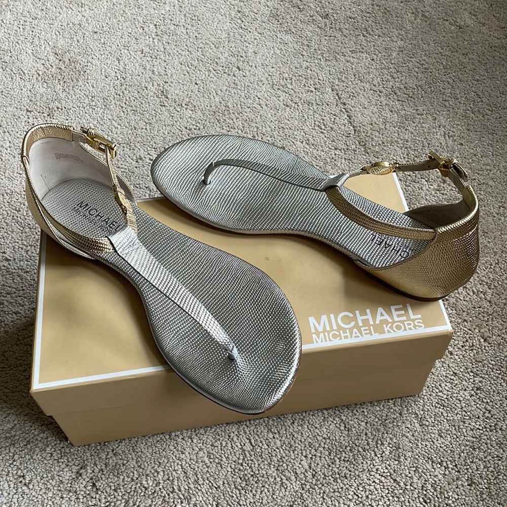 MICHAEL KORS BRIDGET THONG EMBOSSED METALLIC LEATHER